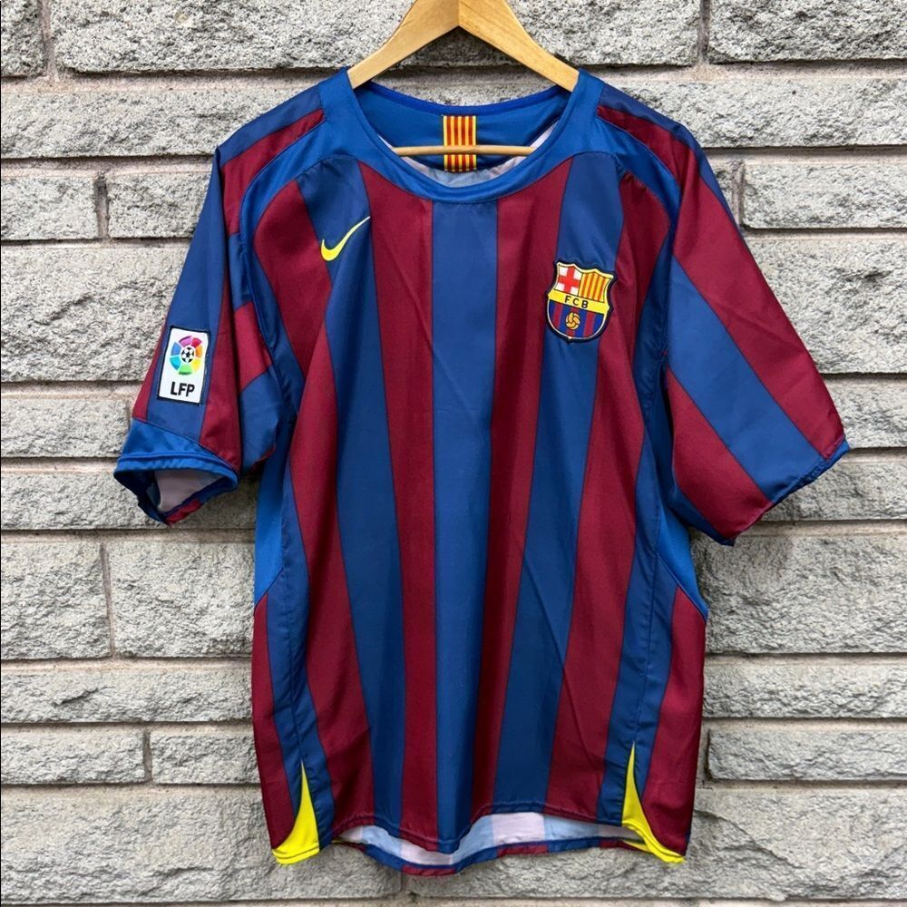 Rare Vintage Like New Ronaldinho 2005/2006 FC Barcelona Men's Striped Jersey